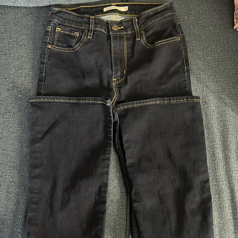 Levi 725 high rise bootcut size 26.